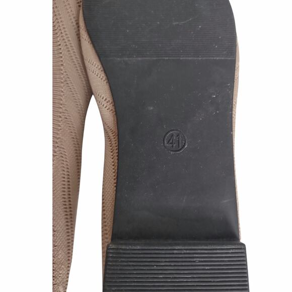 Nude Elasticized Flat Shoes Pointed Toes Size 9 Stretch Ballet Simple Slip On - Picture 8 of 10